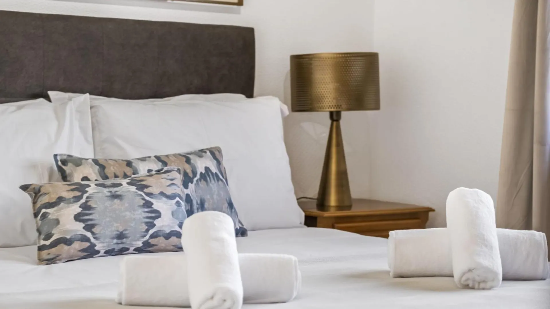 White Rabbit II By Madeira Sun Travel Villa Calheta  Holiday home Calheta (Madeira)